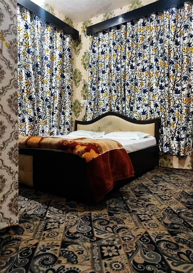 Fabulous Kashmir Srinagar Hotel Exterior foto