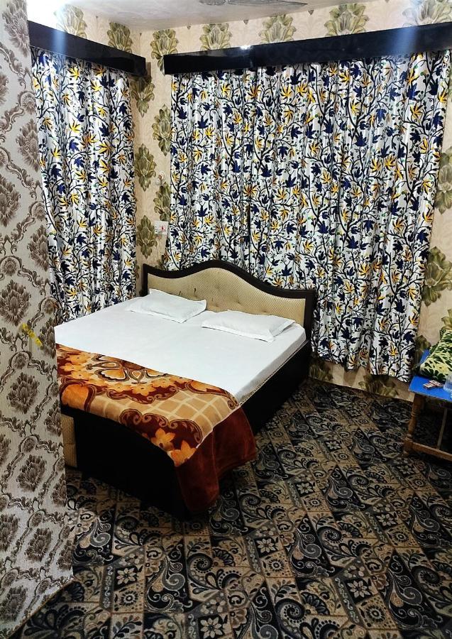 Fabulous Kashmir Srinagar Hotel Exterior foto