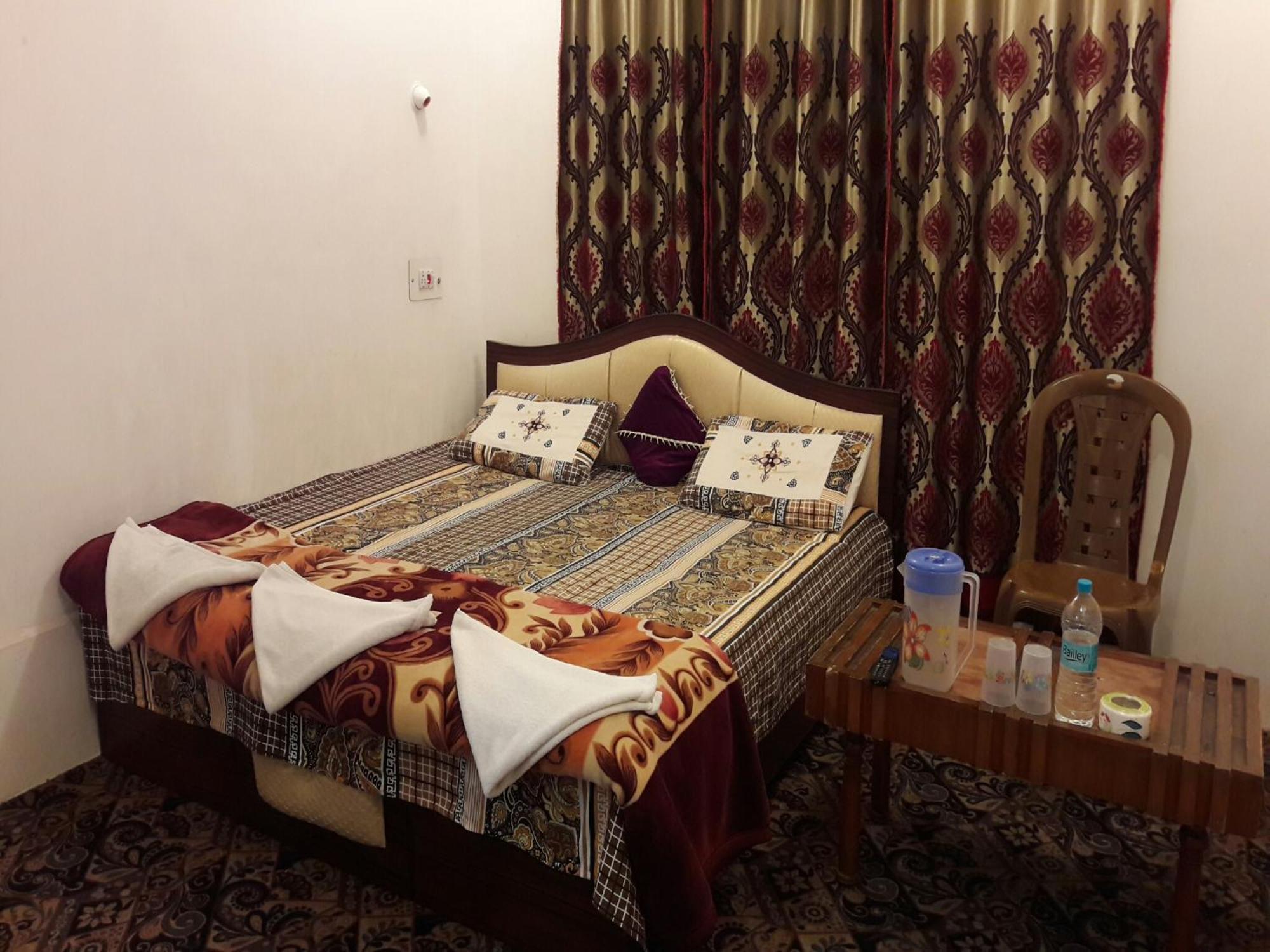 Fabulous Kashmir Srinagar Hotel Exterior foto