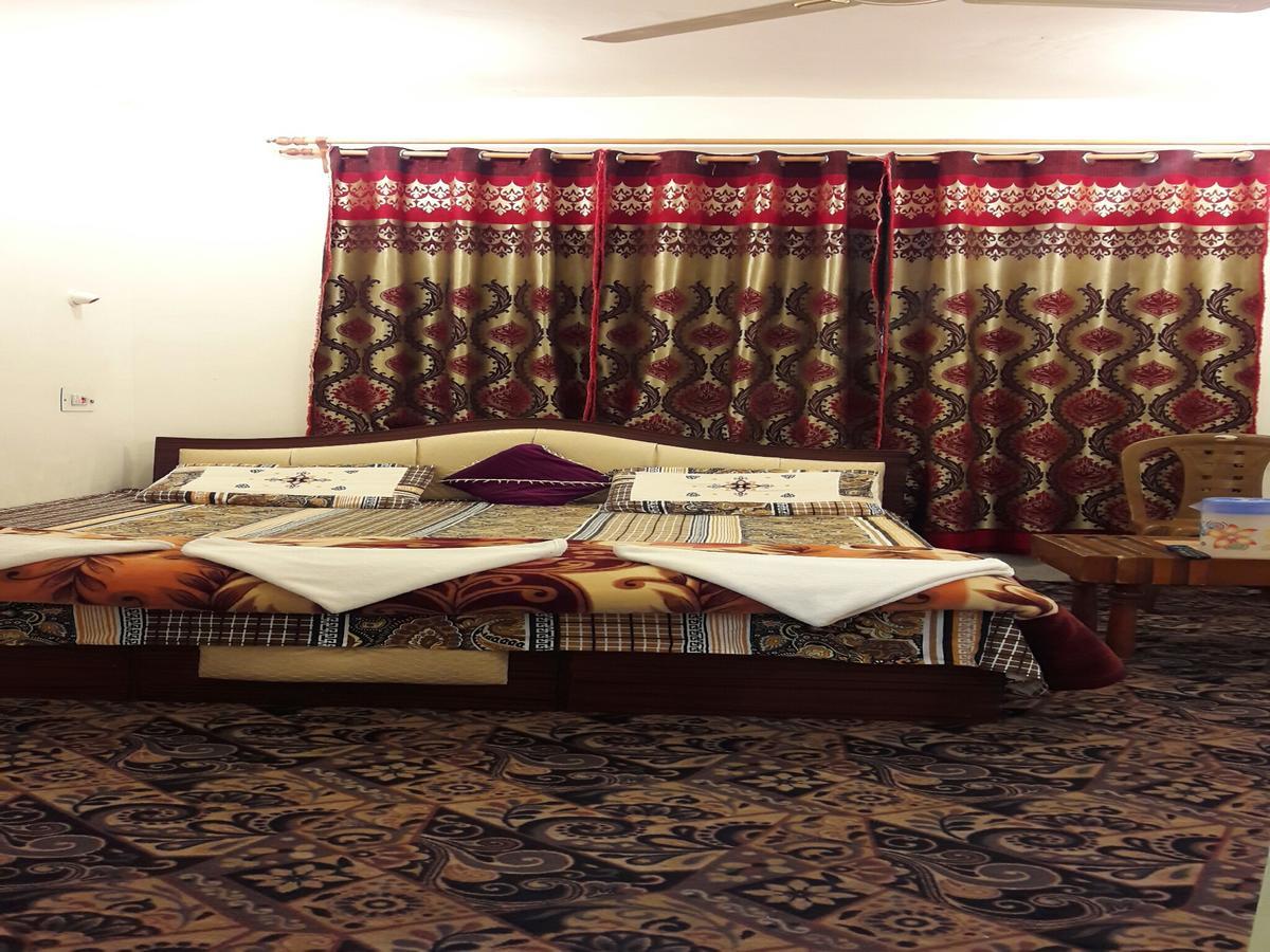 Fabulous Kashmir Srinagar Hotel Exterior foto